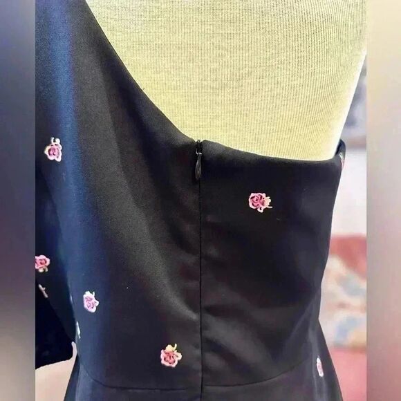 Park & Fifth strapless one shoulder dress. This is classy and sophisticated. - Picture 5 of 7